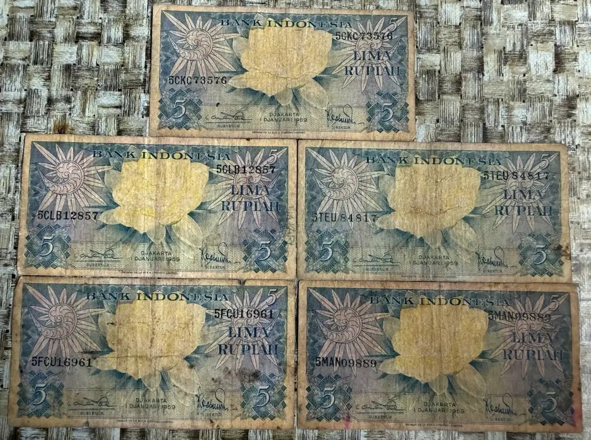 Paket Borongan 5 Lembar Uang Kertas 5 Rupiah Seri Bunga (1959) - uang kuno Indonesia asli - foto 1