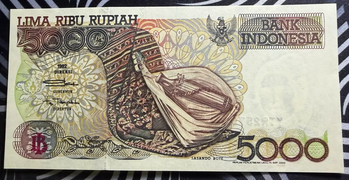 Uang Kertas 5.000 Rupiah Sasando Rote & Danau Kelimutu (1992) - uang kuno Indonesia asli - foto 1